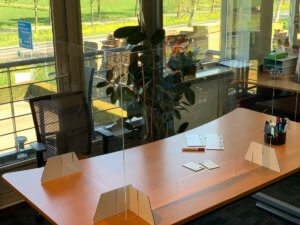 Voorbeeld bureau scherm dubbel hoek